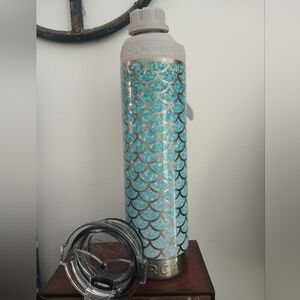 ORCA Hydra 22oz Insulated Stainless Steel Water Bottle Seafoam Green Chug Lid